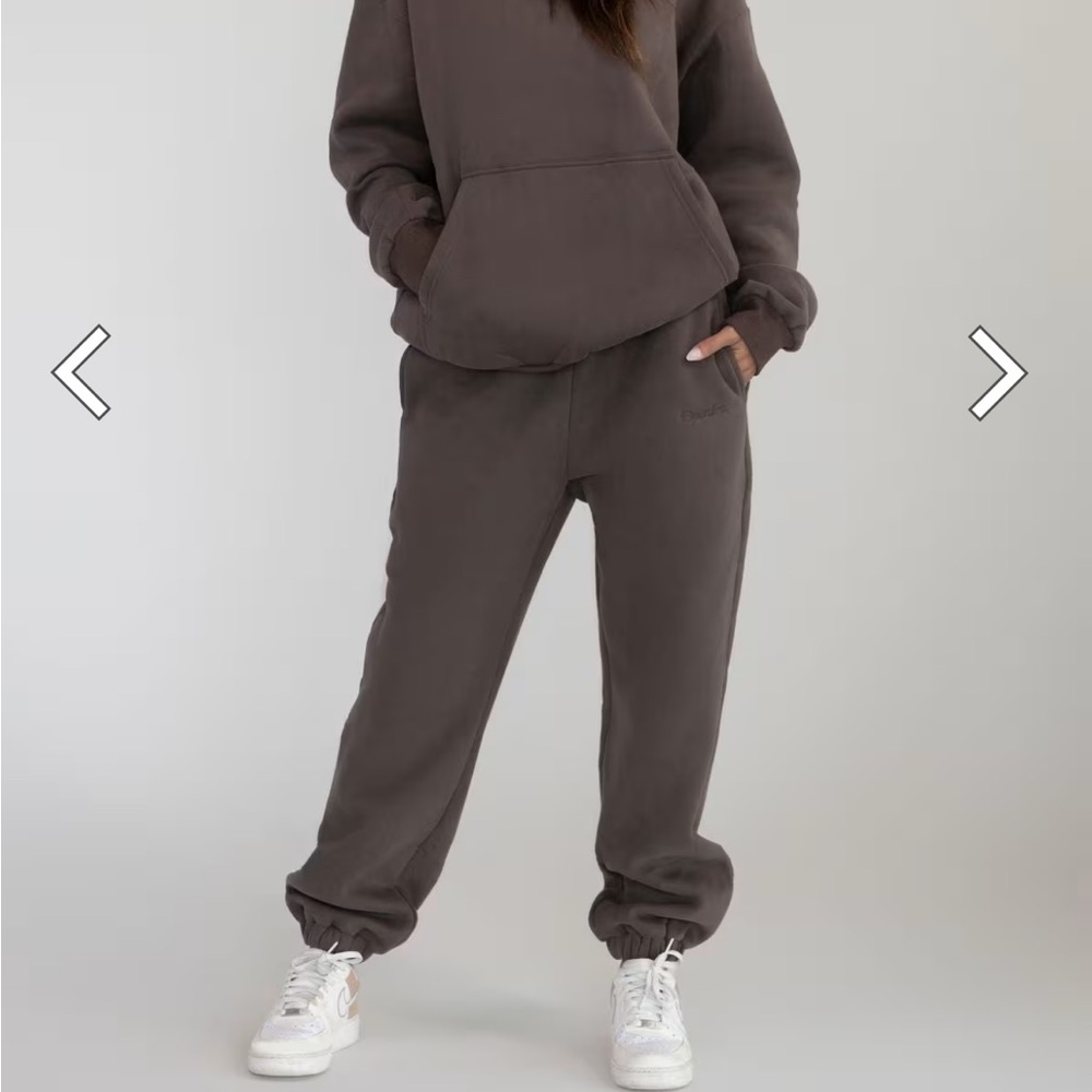 NWT Comfrt Signature fit sweatpants. Size S, color is Chocolate